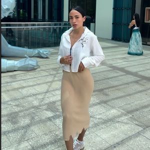 Blusa blanca con bordado